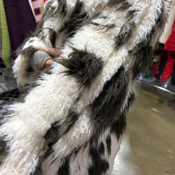 FREED winter faux fur coat - Picture 2 of 3